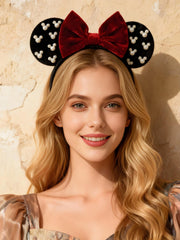 A Miaow bow dimensions 13x9 cm create a bold accessory statement.