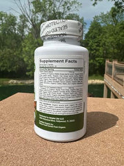 Broccoli and spinach representing greens in the blend