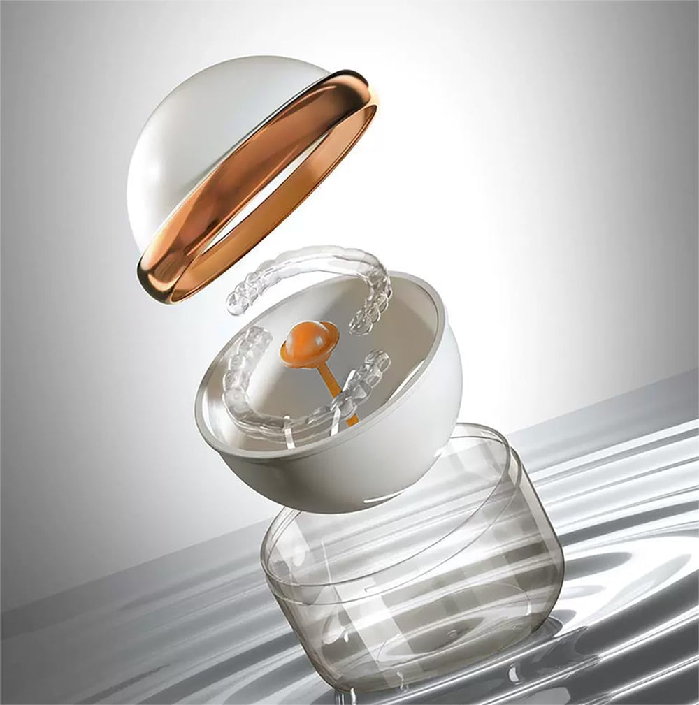 Mouth guard cleaning box