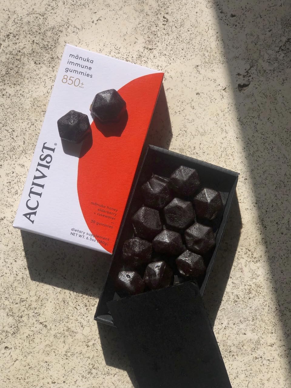 Box showing 30 gummies, 180 g (6.3 oz)