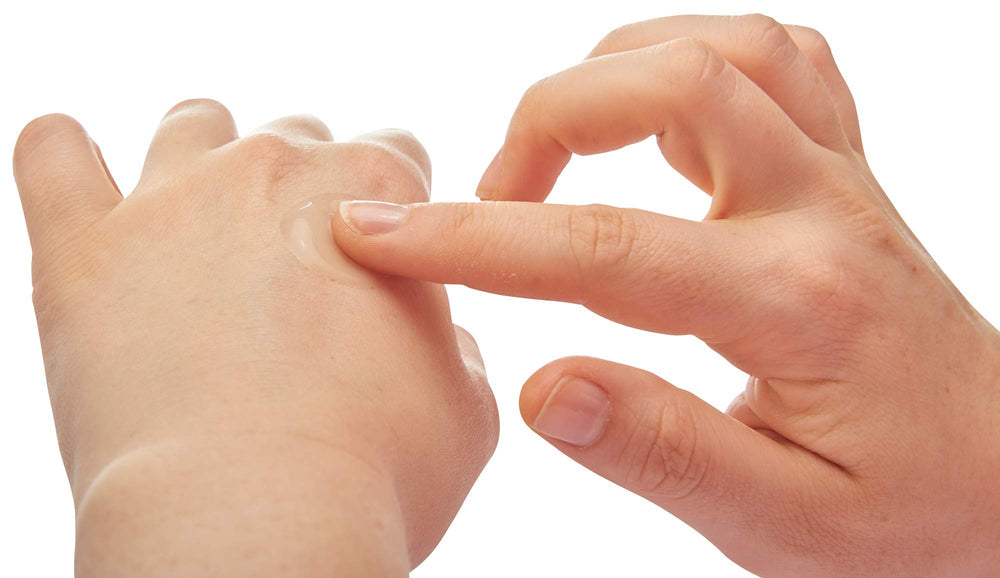 After Bite Xtra applicator-on-skin demonstrates precise application for targeted relief.