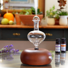 Close-up of borosilicate glass reservoir and pine wood base