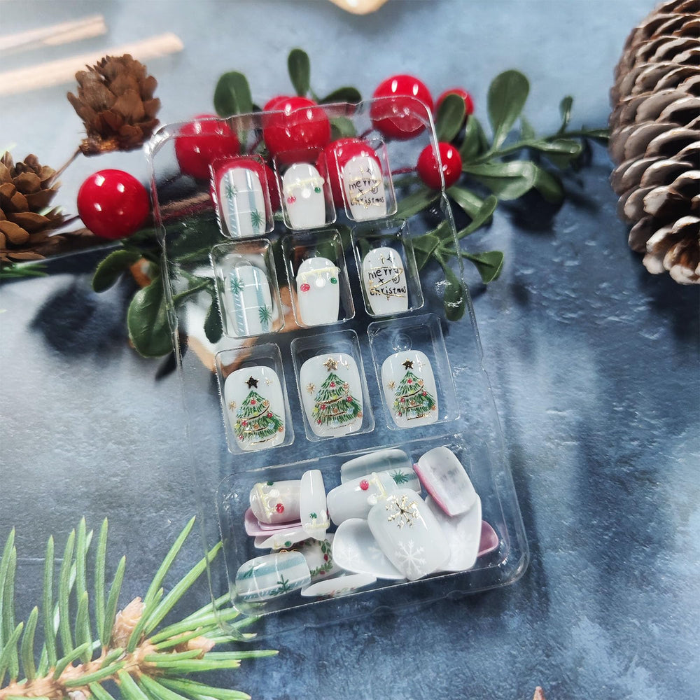 AROVFAM glossy Xmas lantern nails create shimmering winter vibes