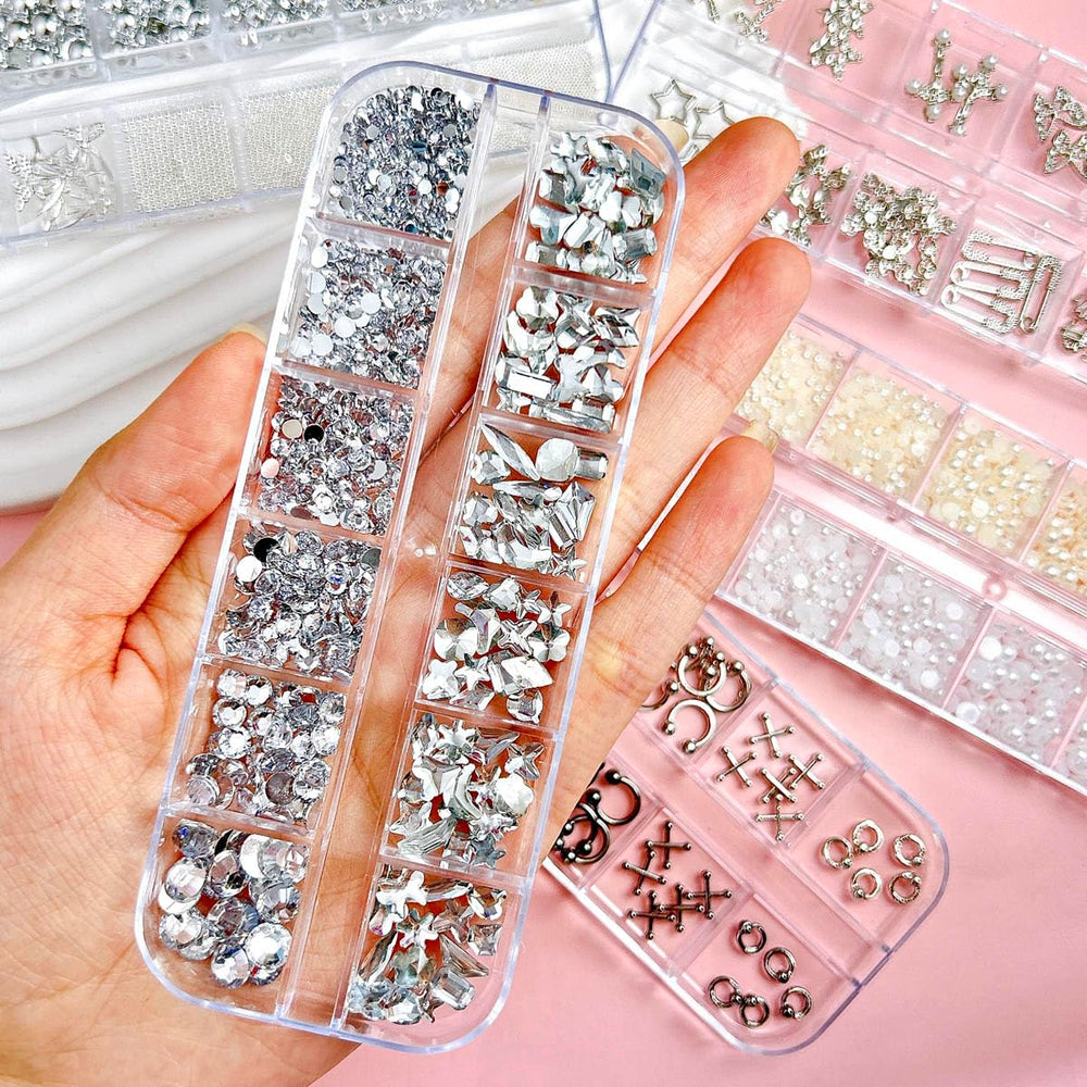 BANA ART rivet decorations in four shapes for bold nail edges