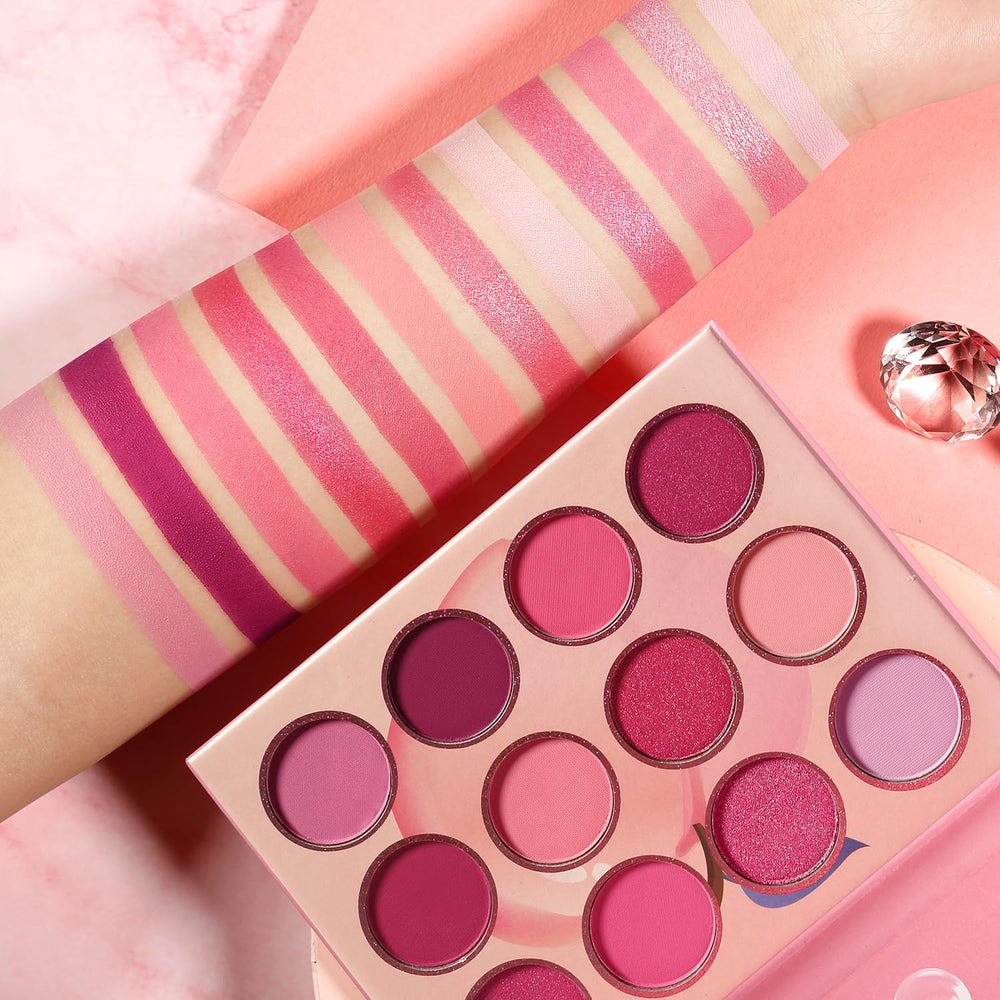 BEUSELF Travel-friendly case ideal for on-the-go makeup.