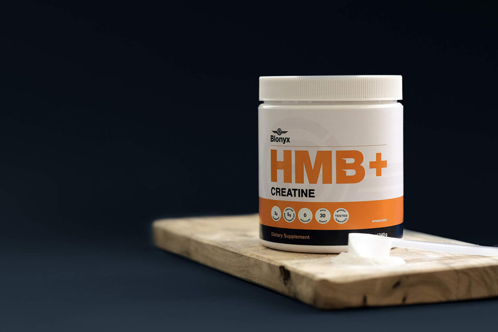 Powder dissolving in water with Blonyx HMB+Creatine for easy mix.