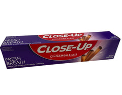 Close-Up toothpaste red gel packaging and tube – image 2