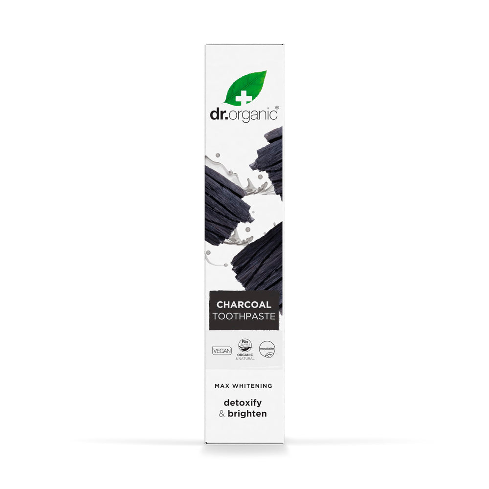 Mint leaves with toothpaste for a refreshing concept