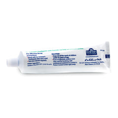 Minty fresh toothpaste with plaque removal claim