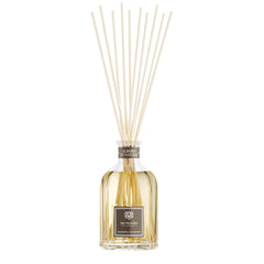 Dr. Vranjes Albero Di Natale diffuser bottle with pine cones for festive ambiance