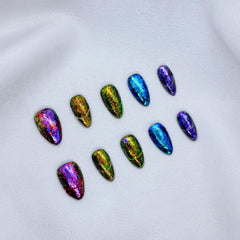 FURNUNUBI foil design nails with easy application for fast glam.