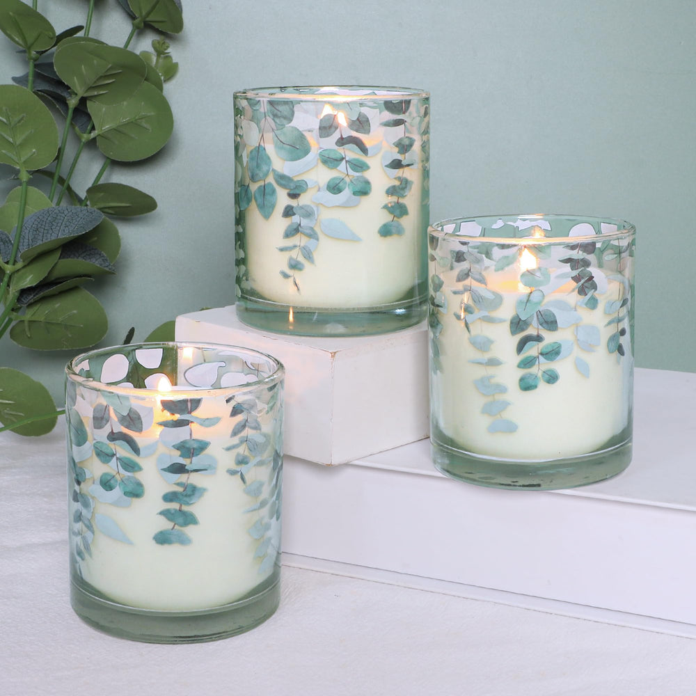 GORGE MOMENT eucalyptus-scented candle in green glass with leaf design for calming ambiance.