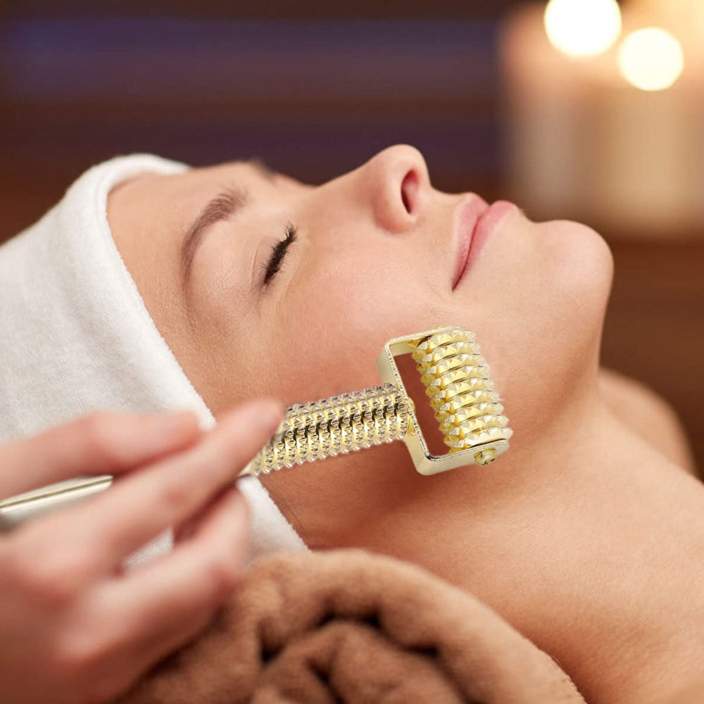 Close-up of small detecting head for precise acupoint positioning
