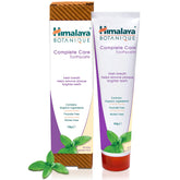 Toothpaste tube with Himalaya Botanique Spearmint flavor