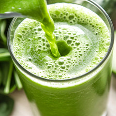 Oatmeal and yogurt with moringa powder