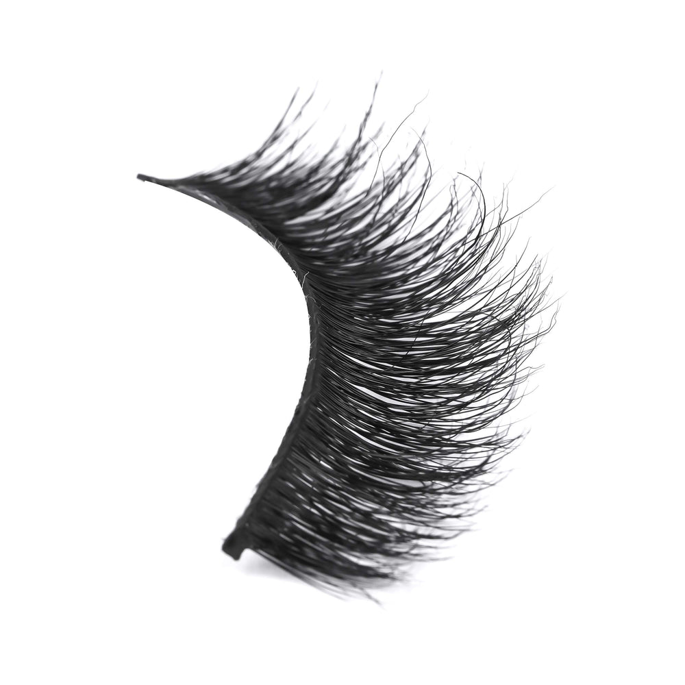 Easy application LASGOOS lashes save time during makeup routines.