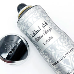 Lattafa Fakhar Men nozzle closeup showing a smooth mist
