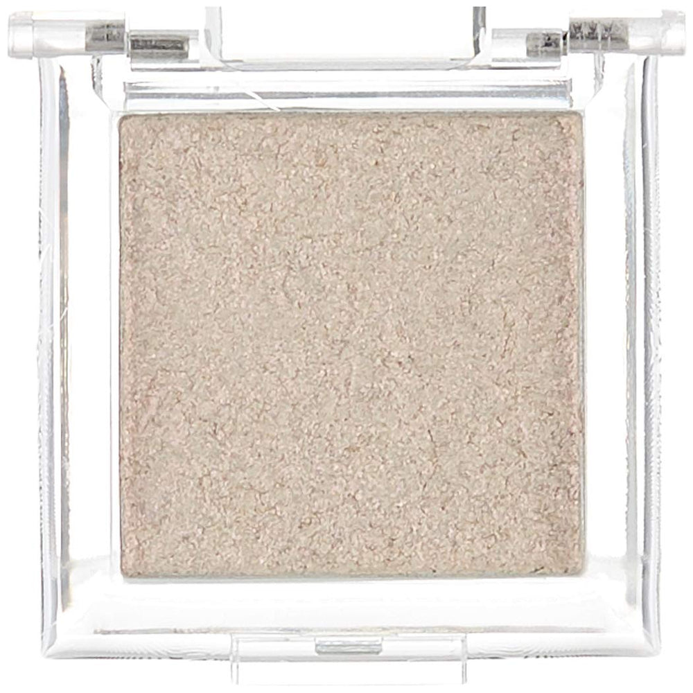 Moira Lucent Shadow Milky Way brush-to-finger versatility in use.