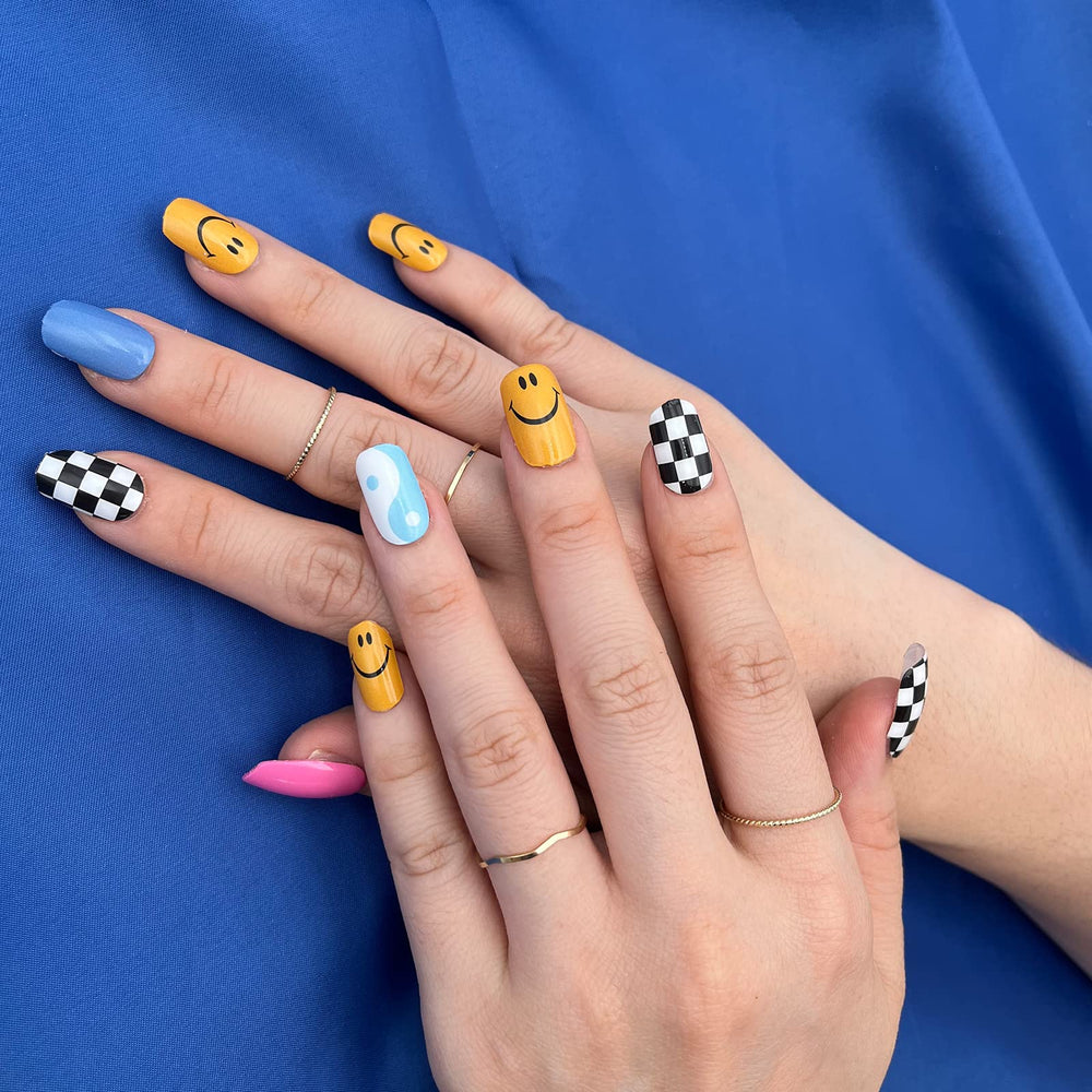 MOMSON glossy finish delivers salon-like shine on real nails.