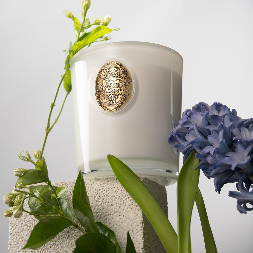Premium essential oils label on M&SENSE candle