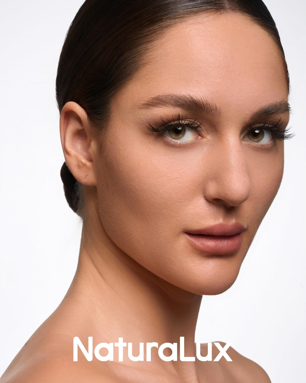 Naturallux Hybrid Doll Wispy 144-count collection demonstrates a complete DIY lash kit.