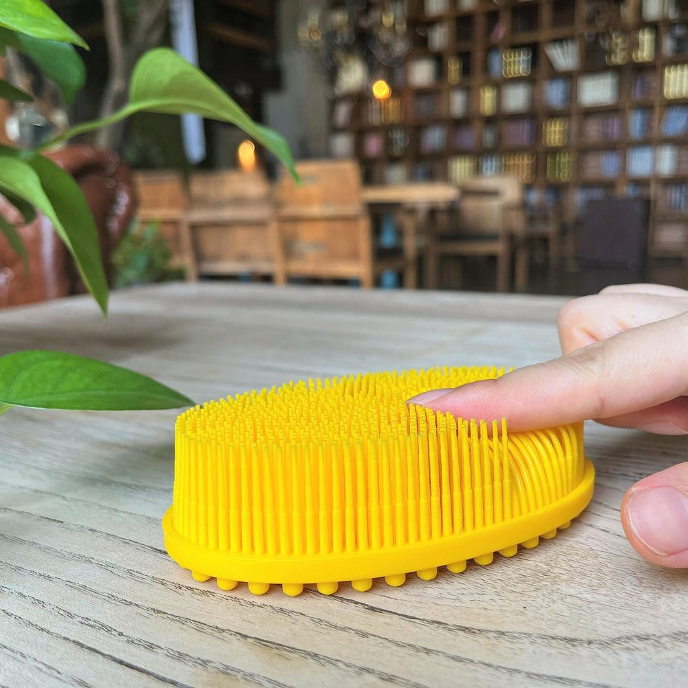 Penepico sensory brush hanging design is easy to store and reach during bath time.