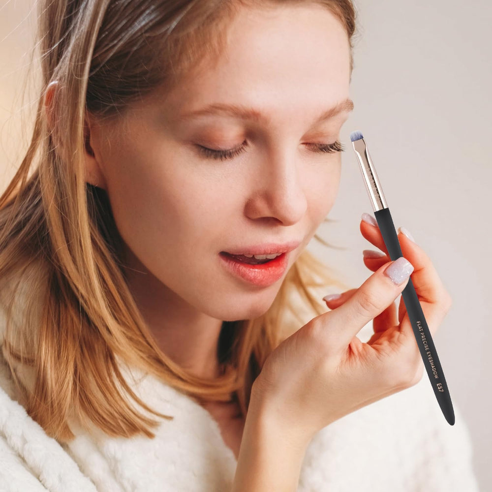 Profusion Cosmetics sharp-thin-edge design enabling fine detailing for bold or subtle lines.