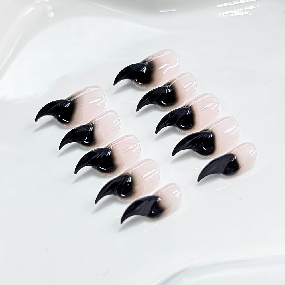 RIICFDD 3D nail design adds texture and statement accents.