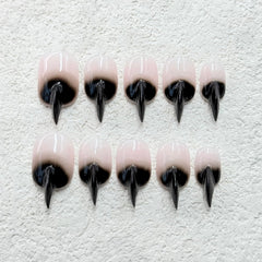 RIICFDD reusable press-on nails reduce waste with multiple applications.