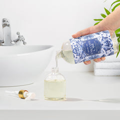 ROMIIE ZOI moisturizing formula creates a smooth, comfortable hand wash
