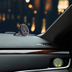 RoyAroma diffuser lockets attached to car vent clip in use