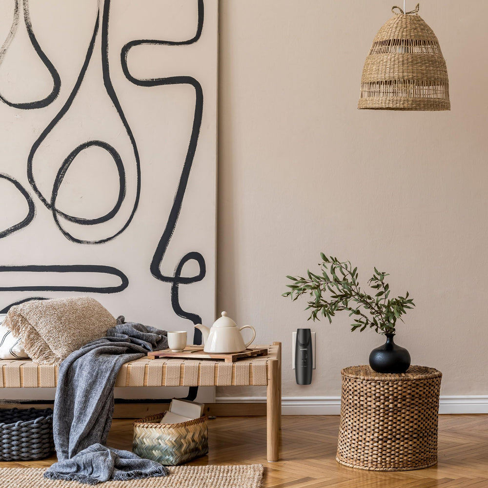 Compact plug-in diffuser compatible with vertical or horizontal outlets
