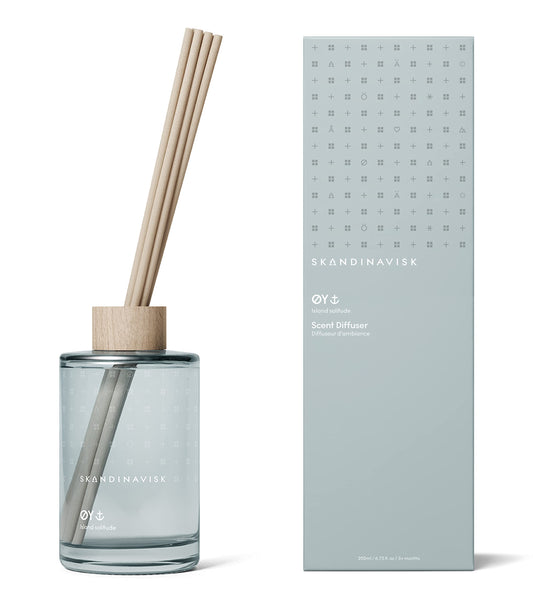 Front view of Skandinavisk ØY Island Diffuser with 8 reeds