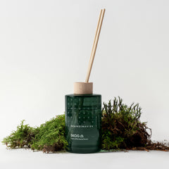 Fragrance notes: pine needles and fir cones