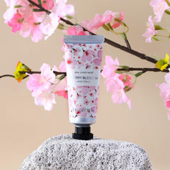 Spa Luxetique hand cream set cherry blossom pack light, fast absorption