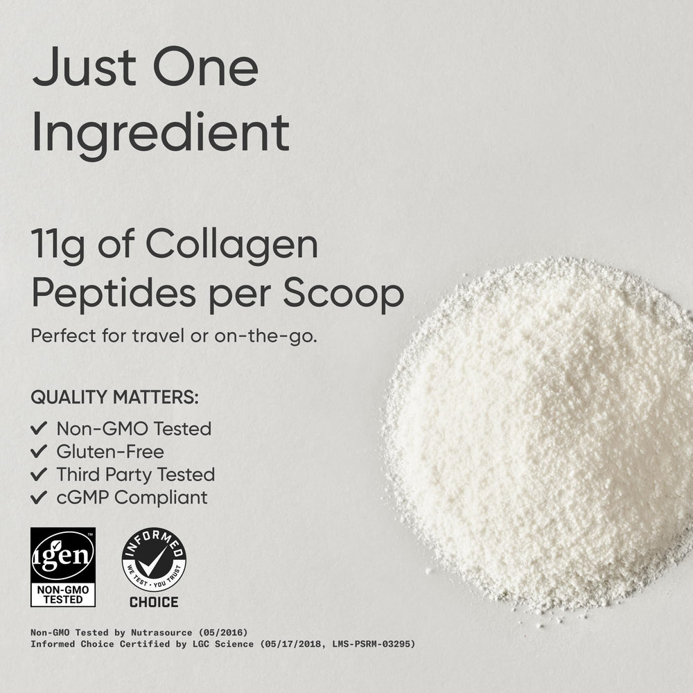 Scoop with collagen peptides powder