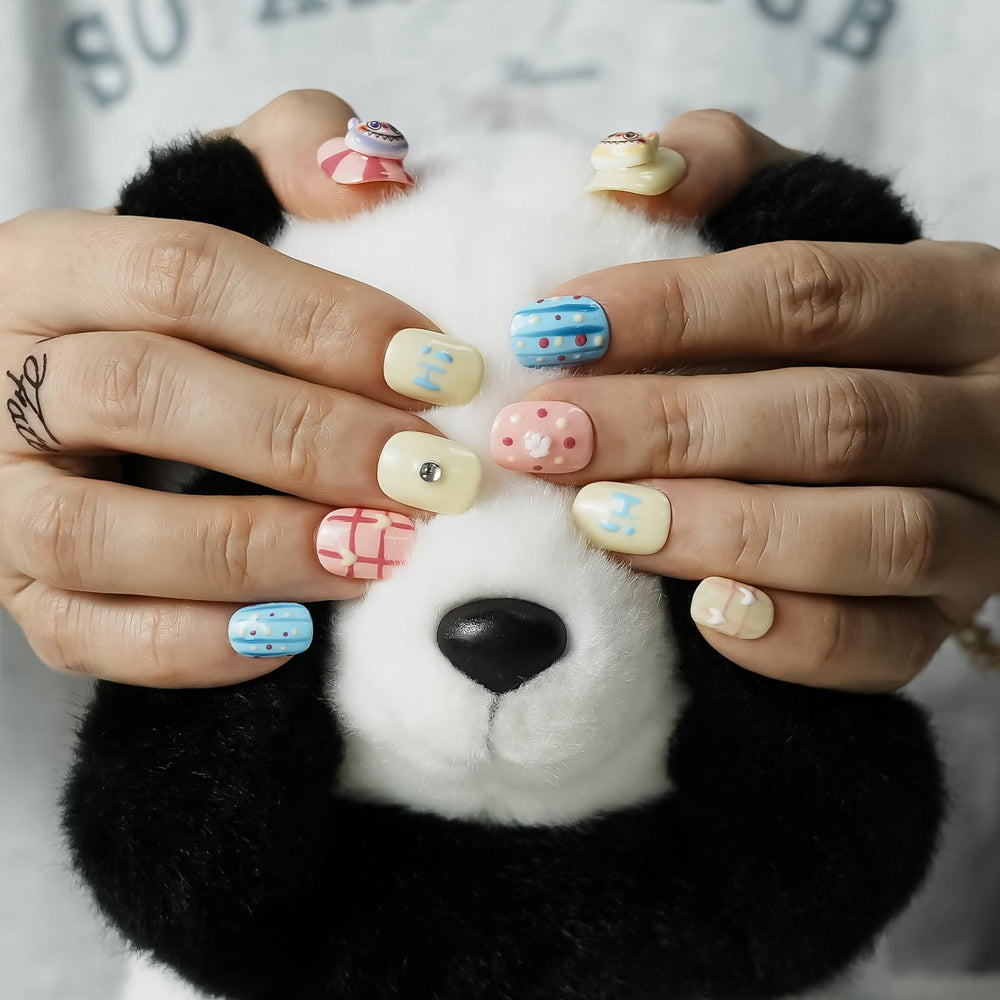 Tesytto plaid nails add cute detail to casual outfits