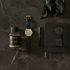 TitanVex-sandalwood-cedar-iris-closeup conveys rich, inviting aroma for relaxation.