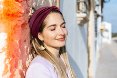 Tobeffect elastic one-size headband stretches to fit without headaches.