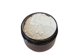 Food-grade bentonite clay and minerals in the powder