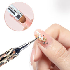 VONYA French tip brush with precise angle for clean, professional manicures.