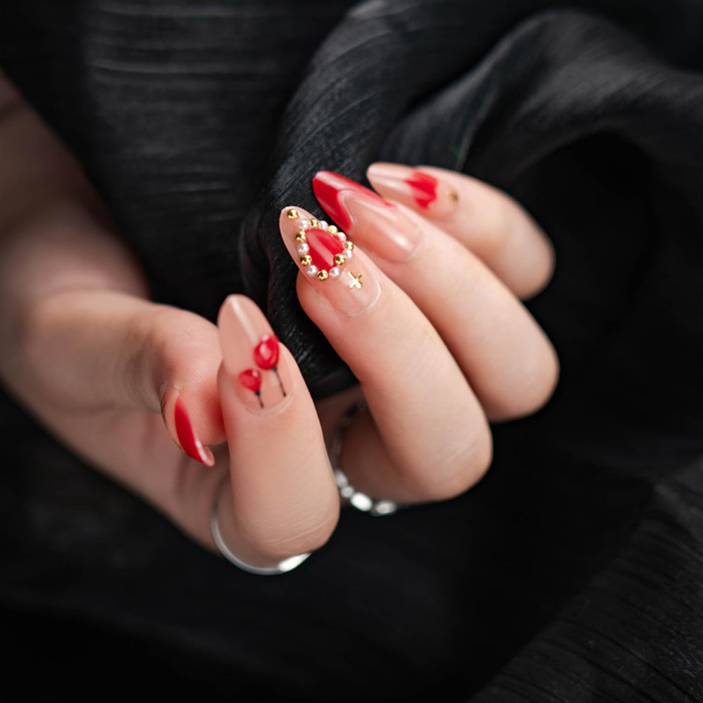 Medium almond shape fits many nails for comfortable wear and quick style