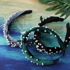 Willbond packaging-ready gift set of pearl headbands.