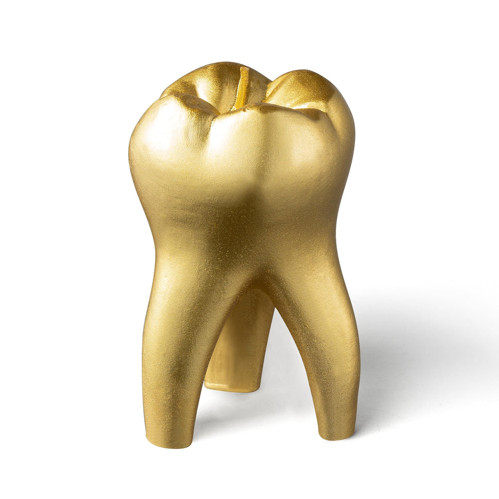 Gold tooth-shaped candle design