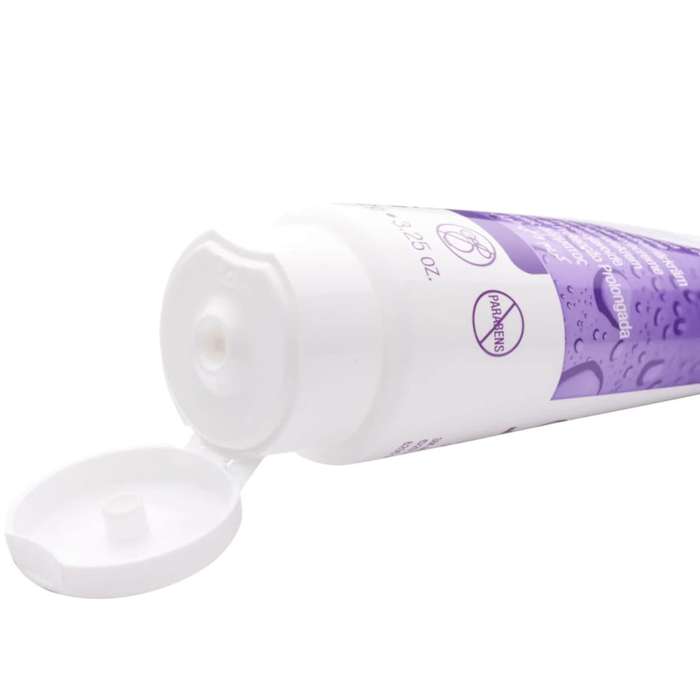 3M Cavilon barrier cream application on hand demonstrating gentle, durable protection during washing.