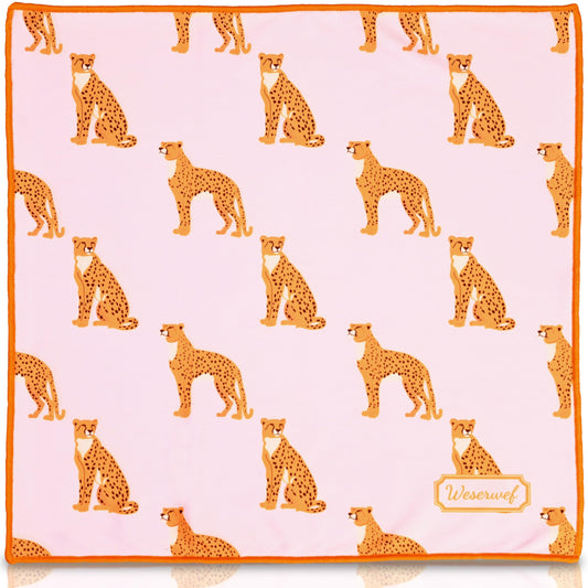 Front view of WESERWEF Leo Pink 12x12 inch microfiber cleaning cloth