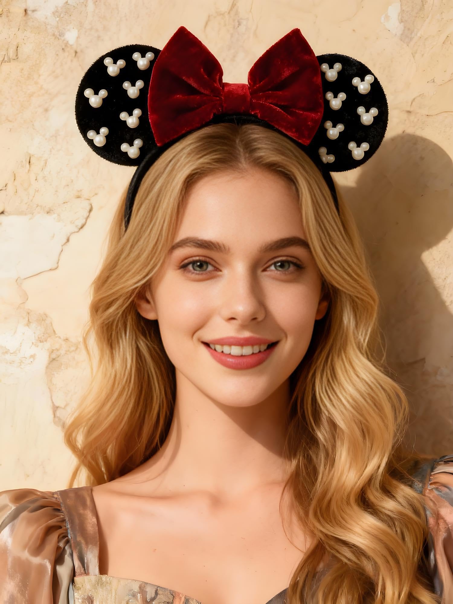 A Miaow bow dimensions 13x9 cm create a bold accessory statement.
