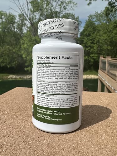 Broccoli and spinach representing greens in the blend