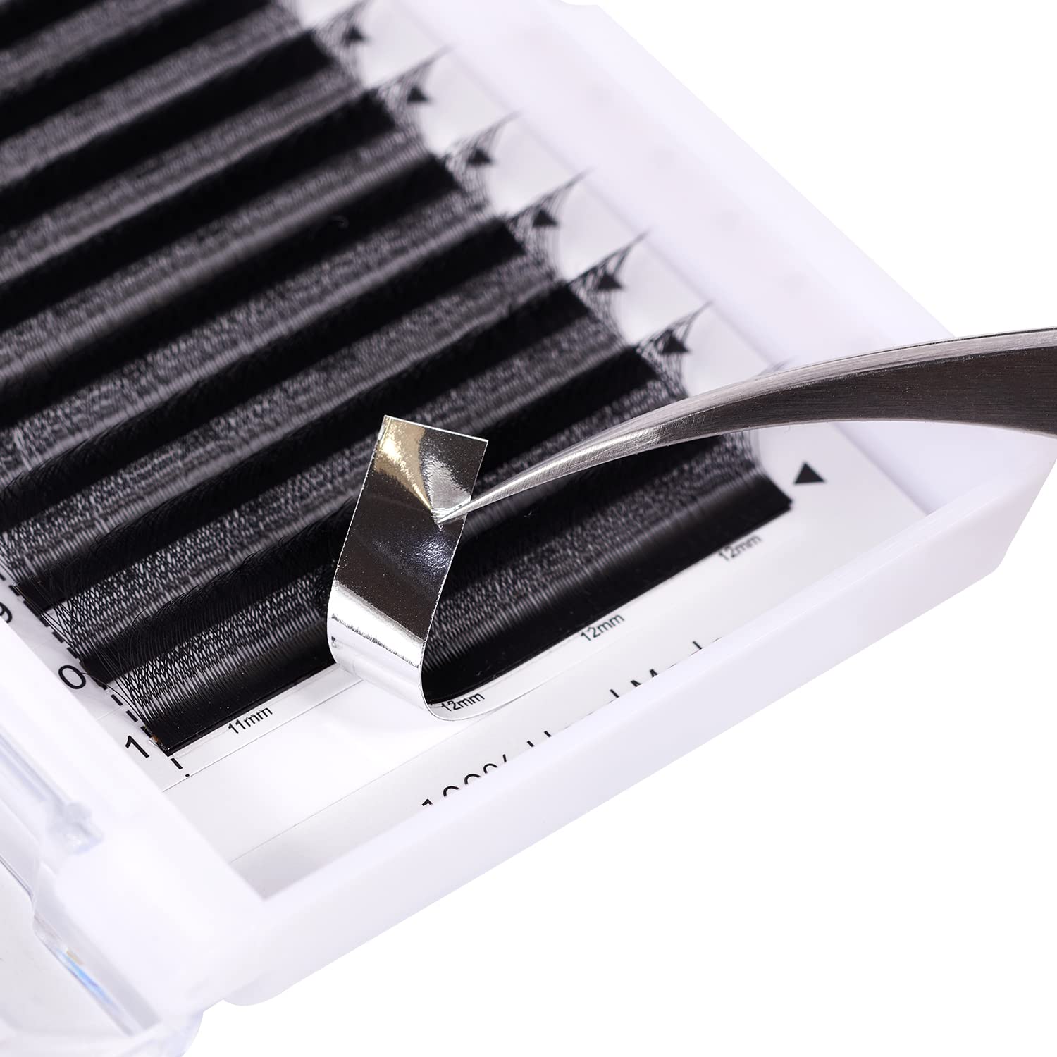 Soft material matte black lashes with lightweight feel