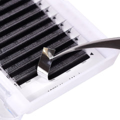 Soft material matte black lashes with lightweight feel
